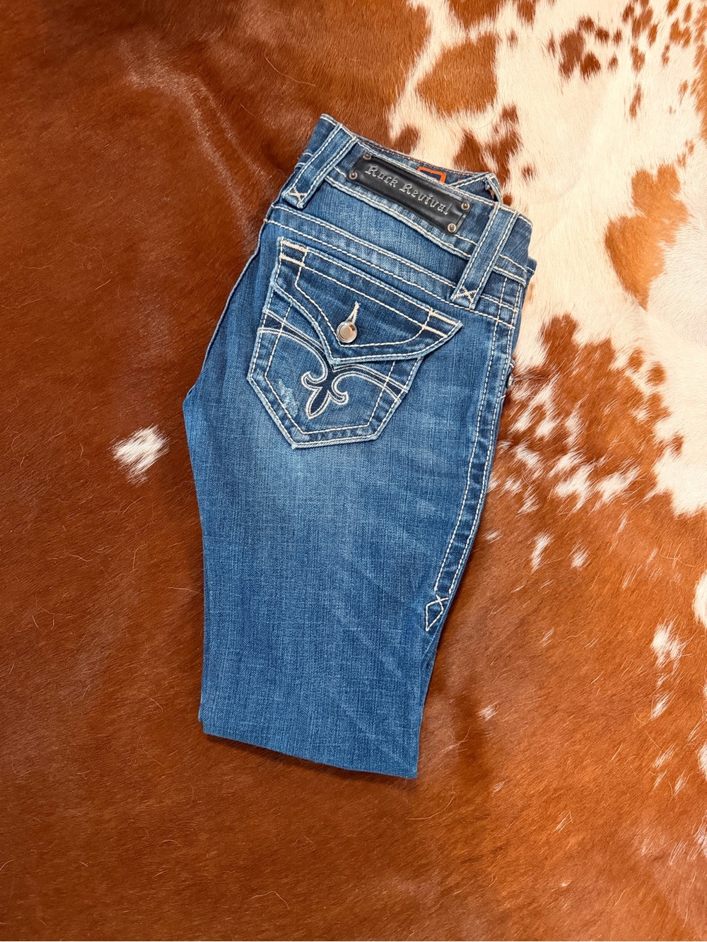 Rock Revival Women's Medium Blue Skinny Jeans with Embroidered Pockets